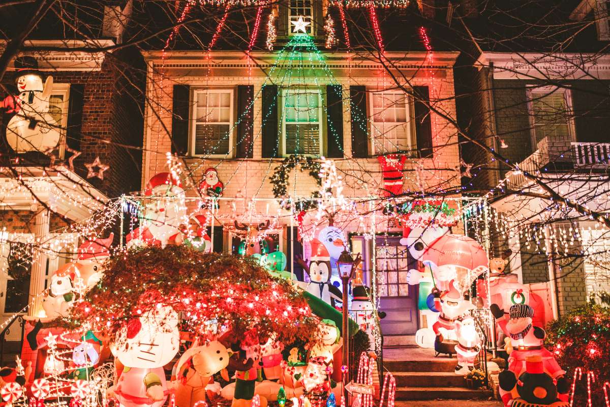 05 Richmond Virginia Neighborhood - Tacky Light Tour - Winter Holiday Christmas - Home House Lights Decorate.JPG